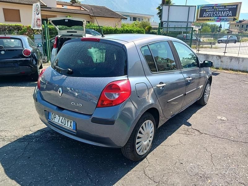 Usata Renault Clio II 75 CV (55 kW) 2008 Grigio Utilitaria
