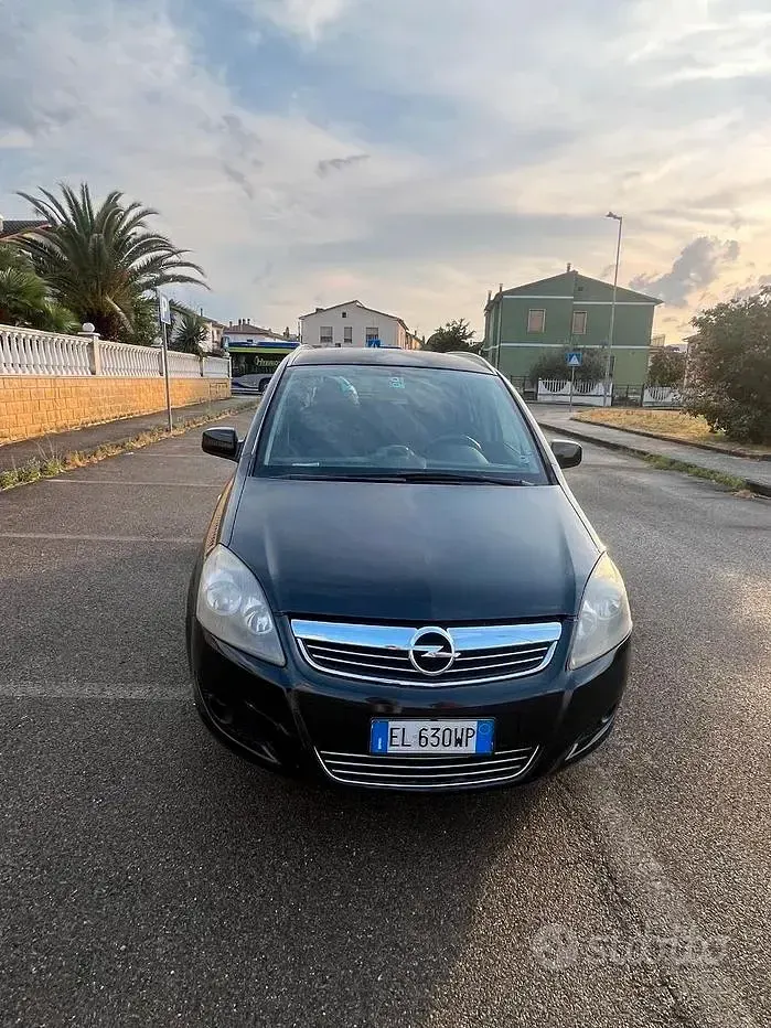 Usata Opel Zafira 150 CV (110 kW) 2012 Nero Monovolume