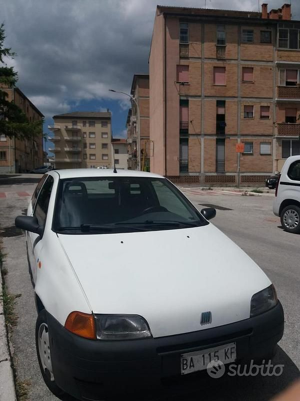 Usata Fiat Punto 54 CV (39 kW) 1998 Bianco Utilitaria