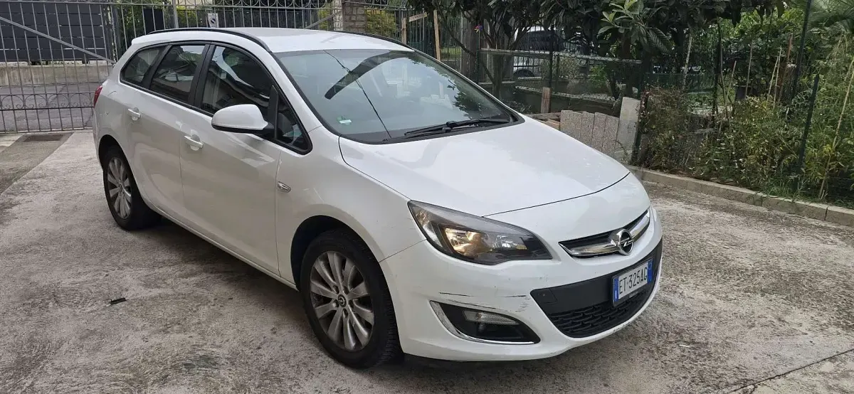 Usata Opel Astra 110 CV (80 kW) 2013 Station wagon