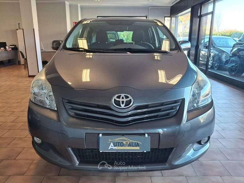 Usata Toyota Verso Active 126 CV (92 kW) 2012 Grigio Monovolume