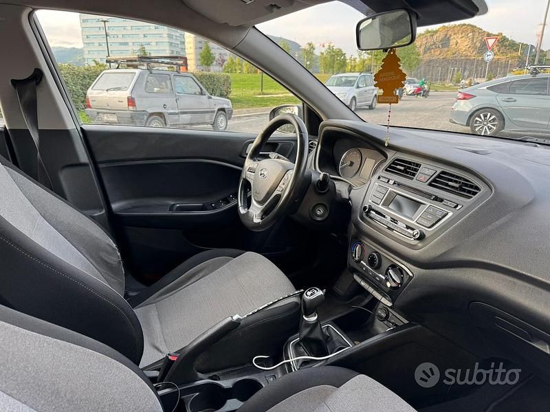 Usata Hyundai i20 84 CV (61 kW) 2015 Grigio Utilitaria