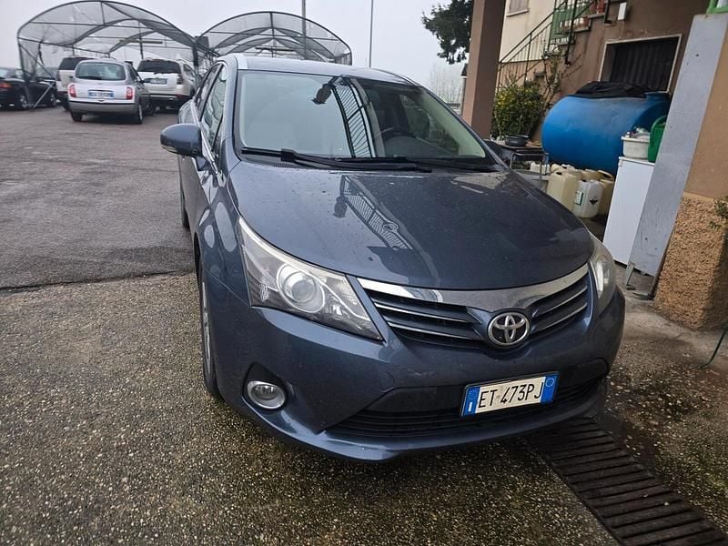 Usata Toyota Avensis Lounge 123 CV (90 kW) 2013 Grigio Station wagon