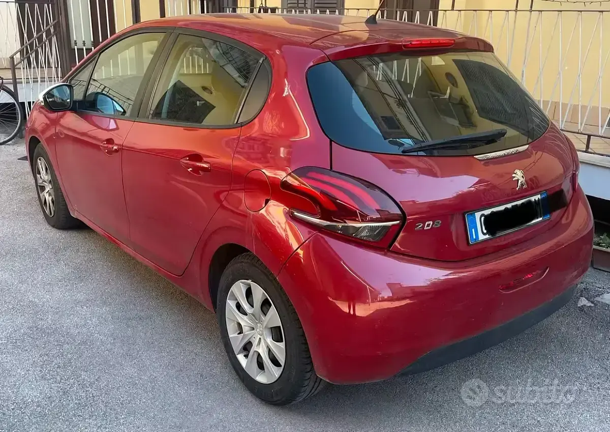 Usata Peugeot 208 68 CV (50 kW) 2018 Rosso Utilitaria