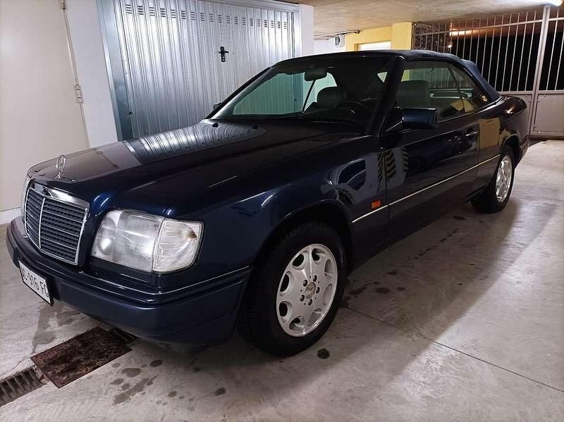 Usata Mercedes E200 136 CV (100 kW) 1995 Cabrio