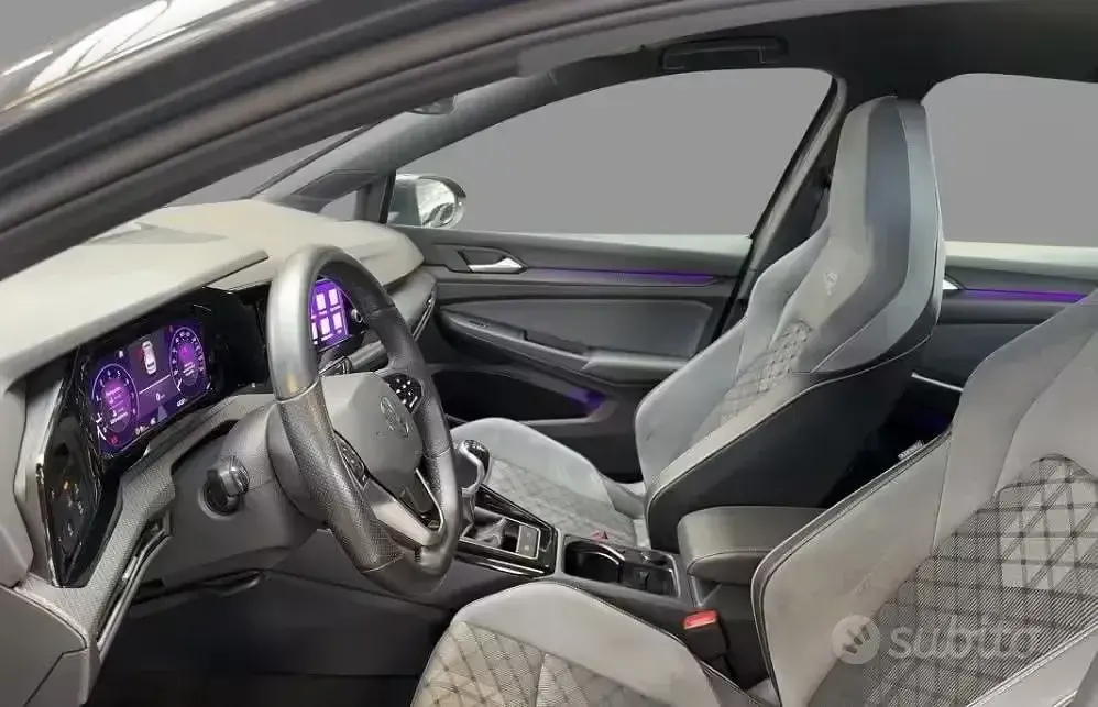 Usata VW Golf VIII R-line 131 CV (96 kW) 2024 Grigio Berlina