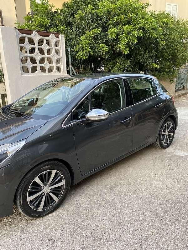 Usata Peugeot 208 Allure 75 CV (55 kW) 2017 Utilitaria