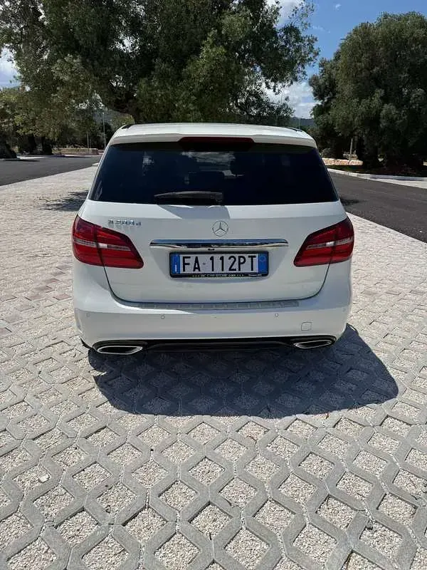 Usata Mercedes B200 Premium 136 CV (100 kW) 2015 Bianco Utilitaria