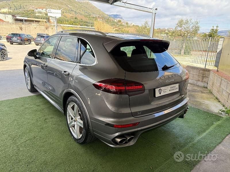 Usata Porsche Cayenne 385 CV (283 kW) 2016 Grigio SUV