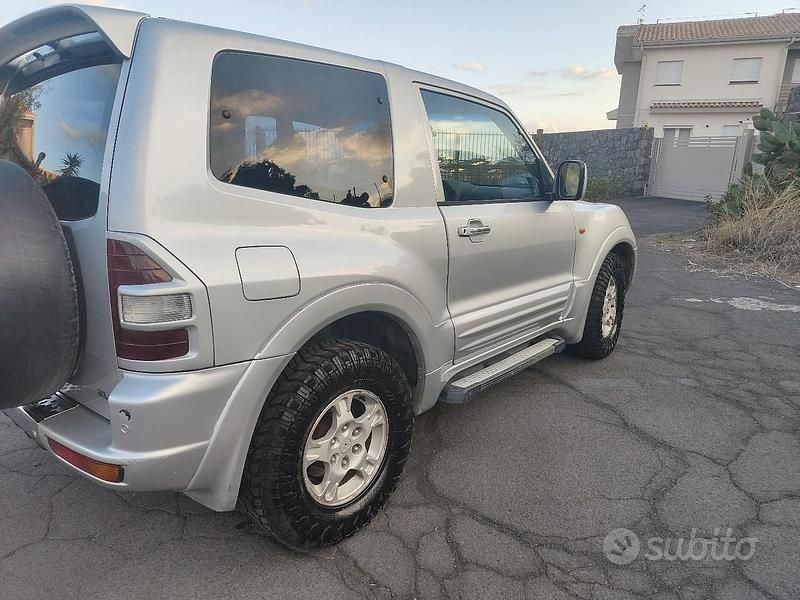 Usata Mitsubishi Pajero 160 CV (117 kW) 2002 Grigio SUV