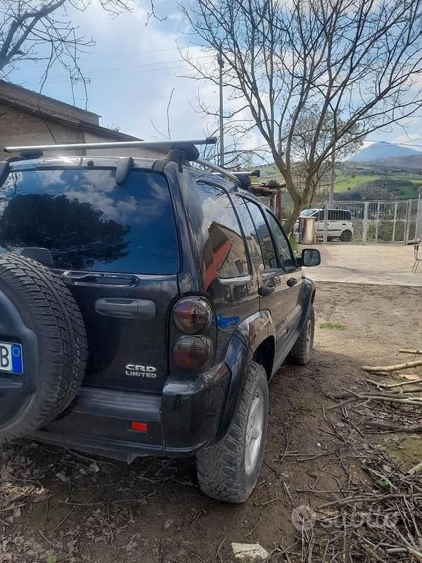 Usata Jeep Cherokee 163 CV (119 kW) 2007 Nero SUV
