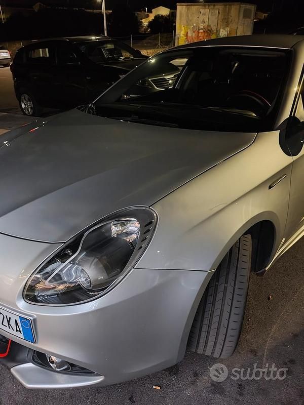 Grigio Usata 2017 Alfa Romeo Giulietta Due volumi | 9000 € (Buon prezzo) - Immagine 1/4