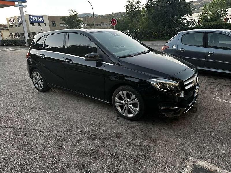 Usata Mercedes B200 Business 136 CV (100 kW) 2018 Nero Monovolume