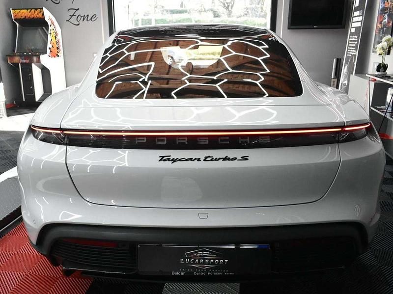 Usata Porsche Taycan Turbo S 559 kW (761 CV) 2020 Pure white Berlina