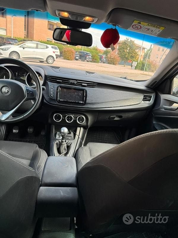 Usata Alfa Romeo Giulietta Super 120 CV (88 kW) 2018 Utilitaria