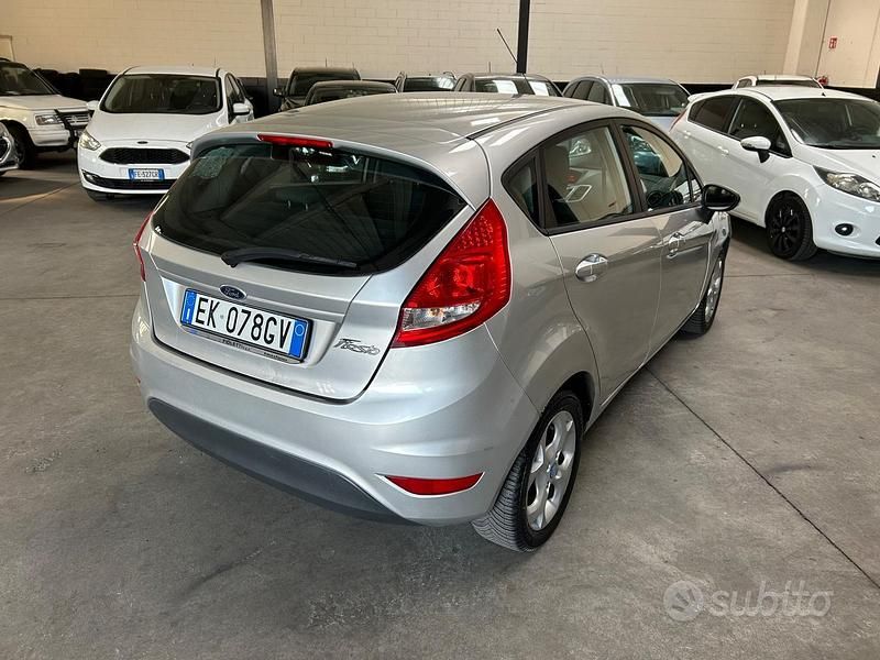 Usata Ford Fiesta Titanium 70 CV (51 kW) 2011 Grigio Utilitaria