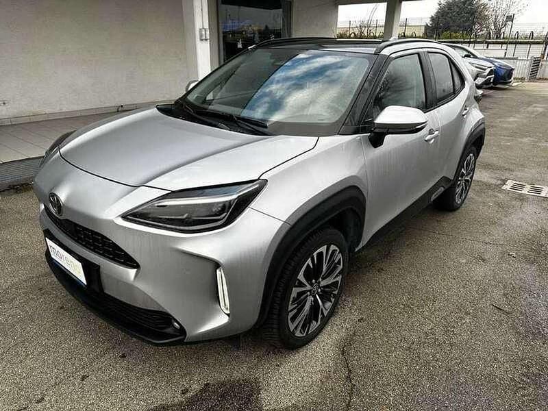 Argento Usata 2024 Toyota Yaris Cross Lounge SUV | 28.990 € (Molto cara) - Immagine 1/4