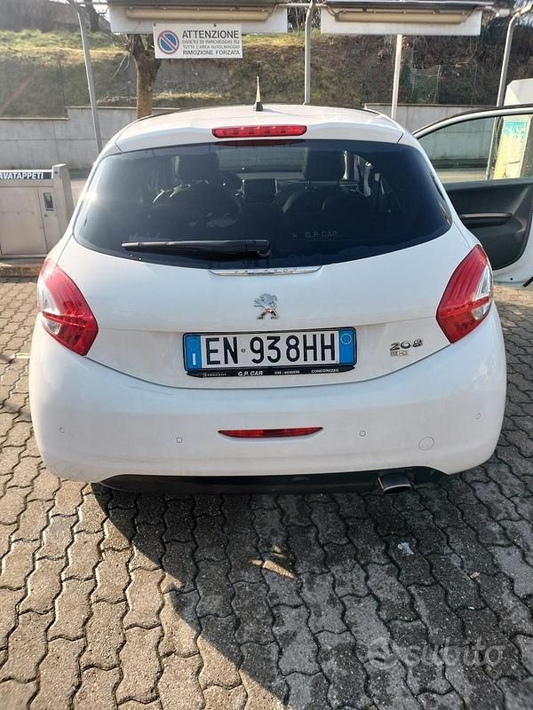 Usata Peugeot 208 92 CV (67 kW) 2012 Bianco Utilitaria