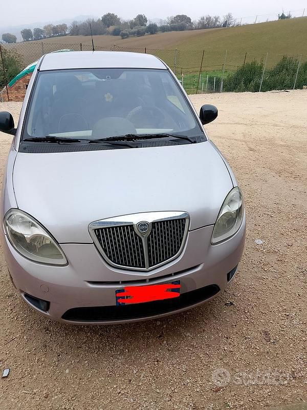 Usata 2010 Lancia Ypsilon Due volumi | 2500 € - Immagine 1/4