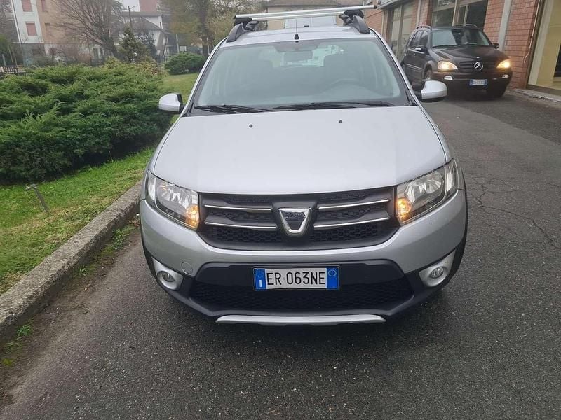 Usata Dacia Sandero Stepway 90 CV (66 kW) 2013 Argento Berlina