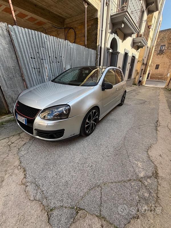 Usata VW Golf IV 230 CV (169 kW) 2005 Grigio Berlina