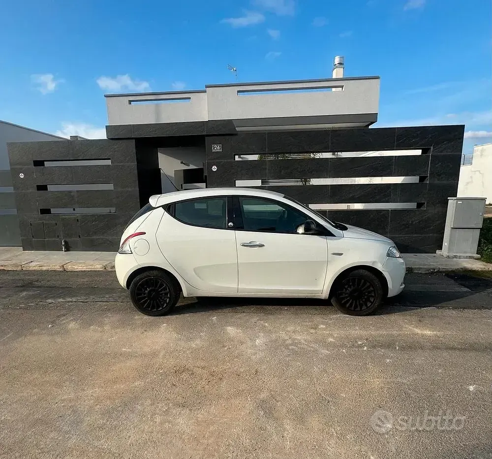 Usata Lancia Ypsilon 69 CV (50 kW) 2017 Bianco Utilitaria