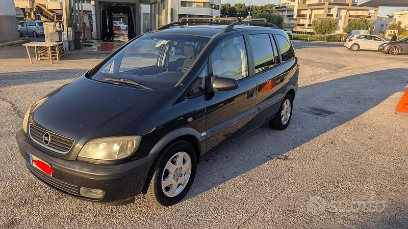 Usata Opel Zafira Elegance 101 CV (74 kW) 2001 Nero Monovolume