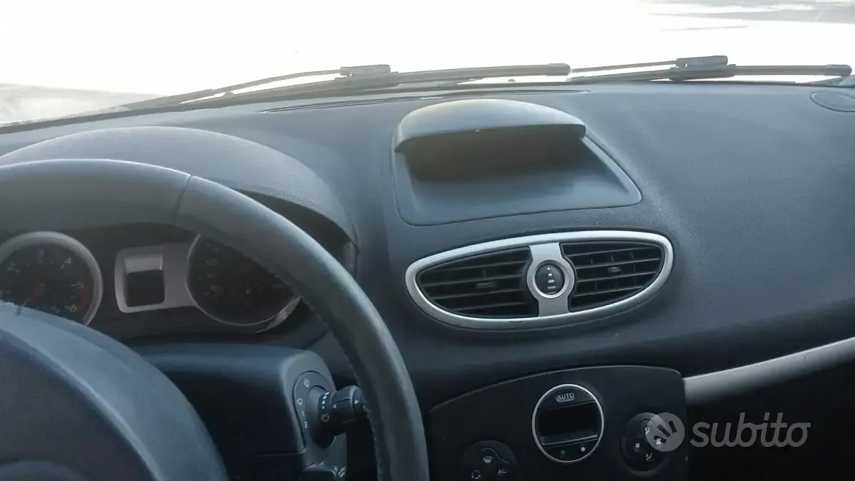Usata Renault Clio 85 CV (62 kW) 2005 Nero Utilitaria