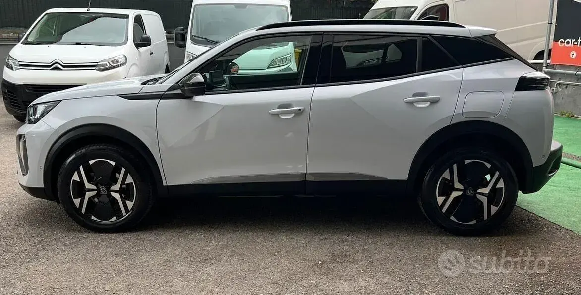 Usata Peugeot 2008 Allure 130 CV (95 kW) 2024 Bianco SUV