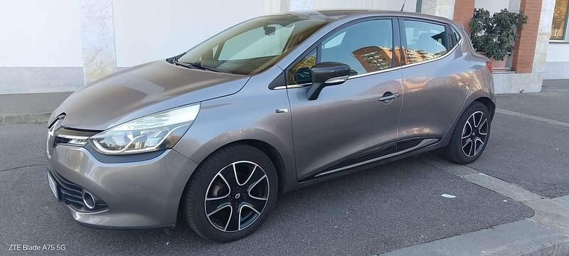 Grigio Usata 2016 Renault Clio IV Zen Tre volumi | 7900 € (Buon prezzo) - Immagine 1/4