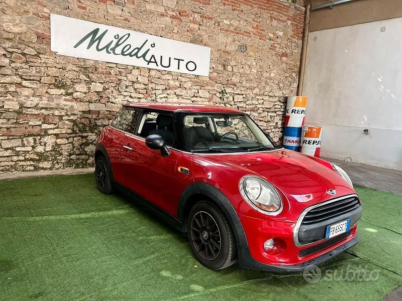 Usata Mini ONE 102 CV (75 kW) 2015 Rosso Utilitaria