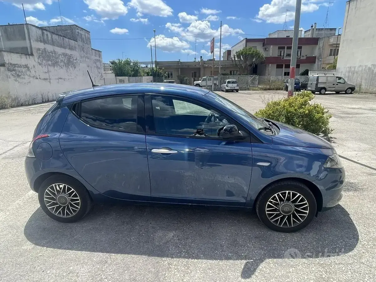 Usata Lancia Ypsilon 69 CV (50 kW) 2023 Utilitaria