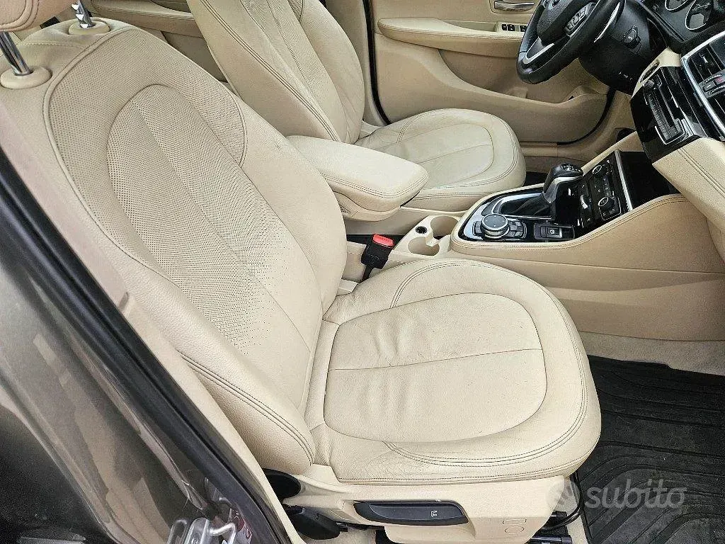 Usata BMW 220 Active Tourer Luxury Line 190 CV (139 kW) 2015 Grigio scuro metallizzato Monovolume