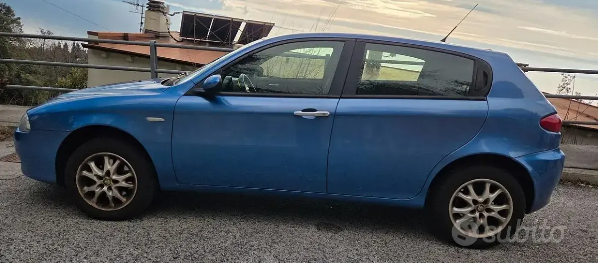 Usata Alfa Romeo 147 105 CV (77 kW) 2009 Bluazzurro Utilitaria