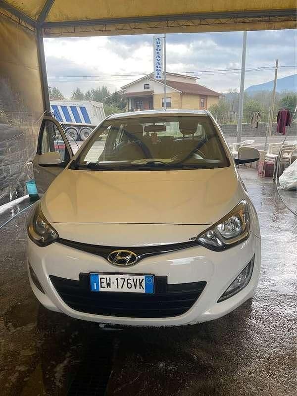 Usata Hyundai i20 Classic 75 CV (55 kW) 2014 Bianco Utilitaria