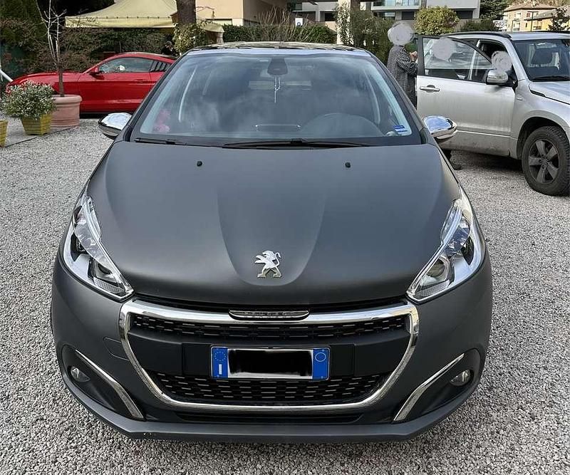 Usata Peugeot 208 120 CV (88 kW) 2017 Utilitaria