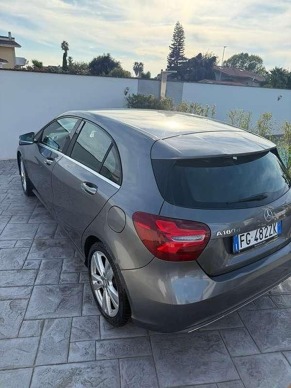 Usata Mercedes A180 109 CV (80 kW) 2016 Utilitaria