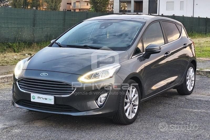 Usata Ford Fiesta Titanium 86 CV (63 kW) 2019 Grigio Utilitaria