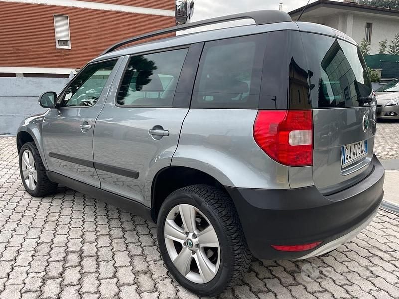 Usata Skoda Yeti Elegance 105 CV (77 kW) 2011 Grigio SUV