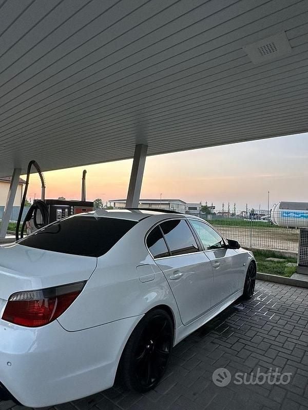 Usata BMW 530 218 CV (160 kW) 2004 Bianco Berlina