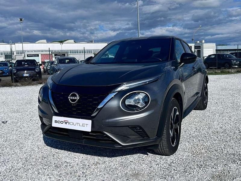 Grigio Usata 2023 Nissan Juke SUV | 19.900 € (Ottimo prezzo) - Immagine 1/4