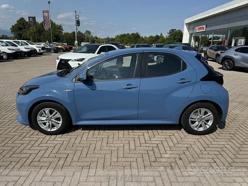 Usata Toyota Yaris Hybrid Active 2021 Blu Berlina
