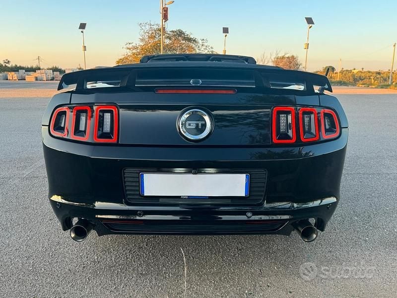 Usata Ford Mustang GT Convertible 420 CV (308 kW) 2014 Nero Cabrio