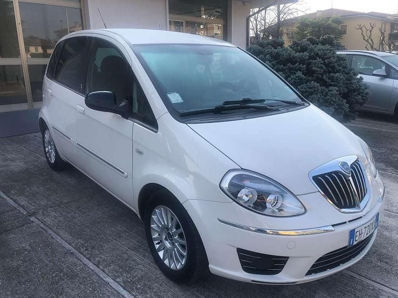 Usata Lancia Musa 77 CV (56 kW) 2011 Bianco Monovolume