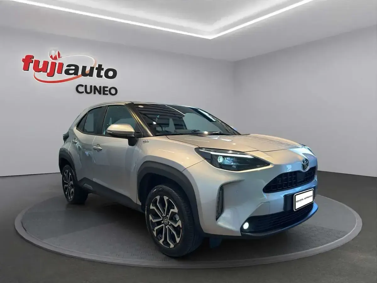 Usata Toyota Yaris Cross Trend 116 CV (85 kW) 2022 Silver met SUV