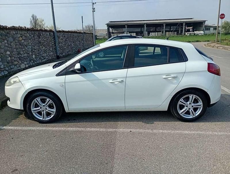 Usata Fiat Bravo Active 105 CV (77 kW) 2010 Bianco Utilitaria