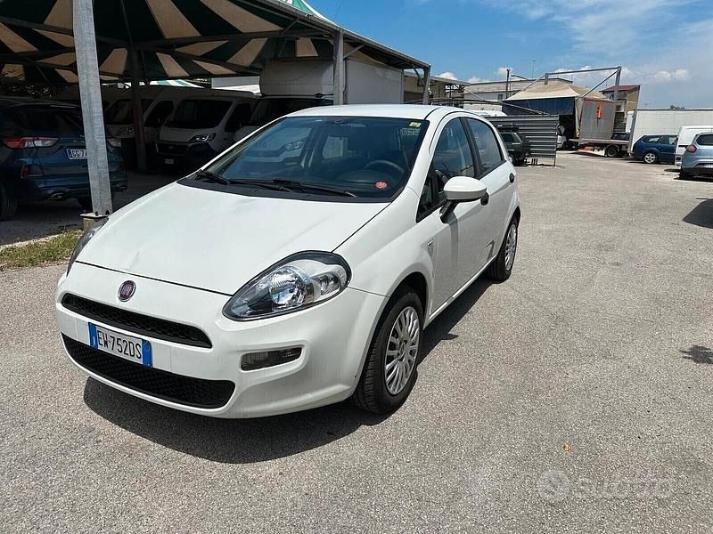 Usata Fiat Grande Punto Street 77 CV (56 kW) 2014 Bianco Utilitaria