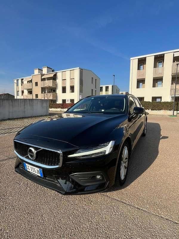 Usata Volvo V60 Business Edition 150 CV (110 kW) 2020 Nero Station wagon