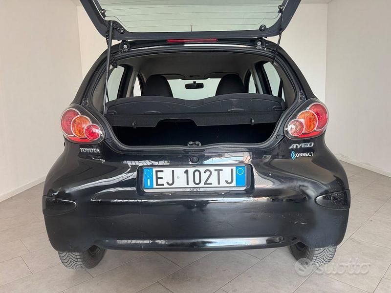 Usata Toyota Aygo 68 CV (50 kW) 2011 Grigio Utilitaria