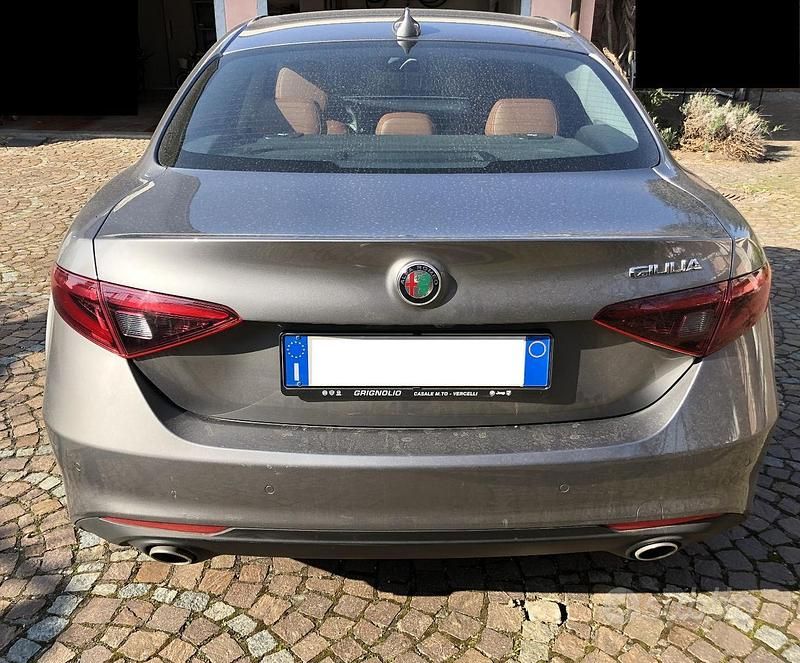 Usata Alfa Romeo Giulia 180 CV (132 kW) 2018 Grigio Berlina